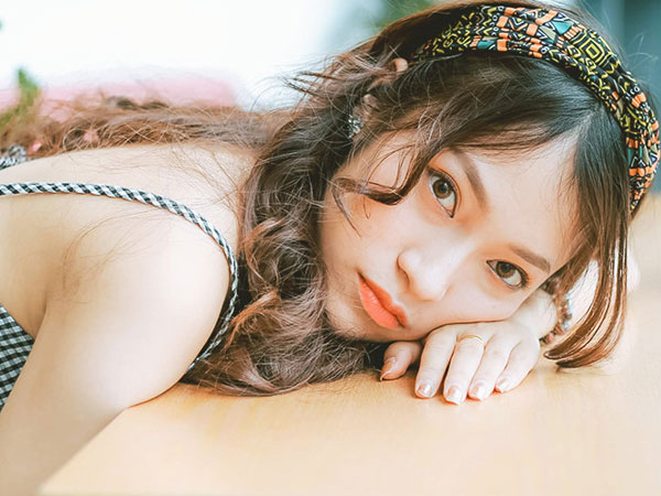 "Hot girl nói 7 thứ tiếng": Xinh và giỏi giờ sẽ không F.A