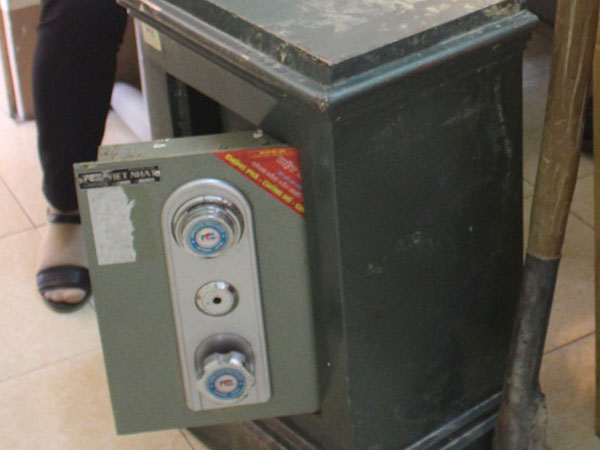 Két sắt chứa tài sản tiền tỷ nhưng trộm chỉ lấy 37 triệu đồng