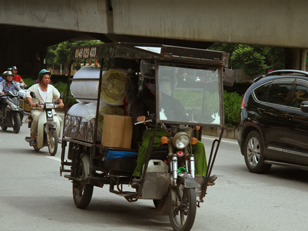 "Nếu cấm chạy xe ba bánh, tôi không biết chuyển nghề gì kiếm sống"