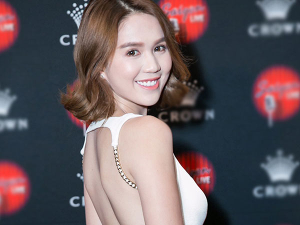 Ngọc Trinh khoe lưng trần sexy dự sự kiện ở Australia
