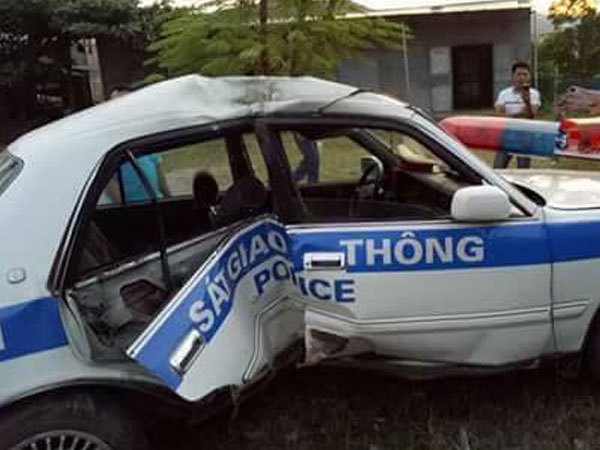 Truy đuổi xe chở ma túy, 4 công an bị thương