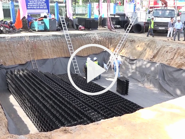Video Năm ngày thi công hồ điều tiết ngầm đầu tiên ở Sài Gòn