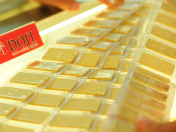 Giá vàng trong nước tăng ngược dòng thế giới