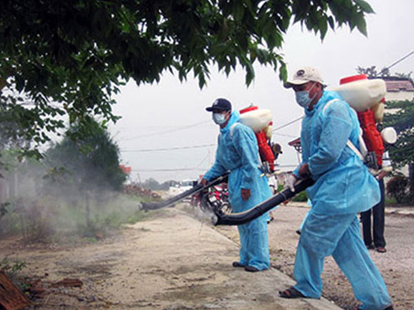 Muỗi "khoẻ hơn" vì người dân tự ý phun thuốc diệt muỗi