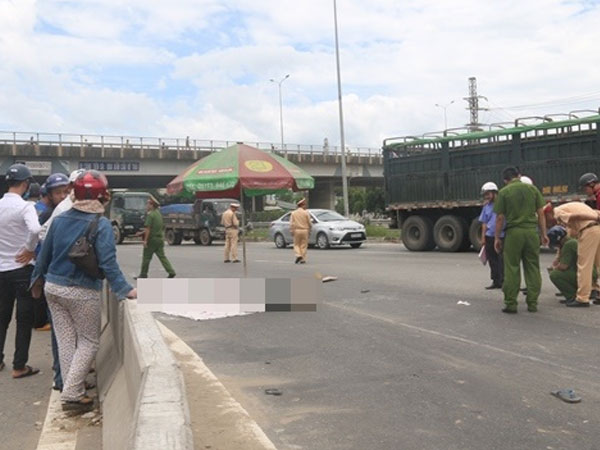 Nam sinh vừa nhận giấy báo đậu đại học và mẹ gặp nạn tử vong thương tâm