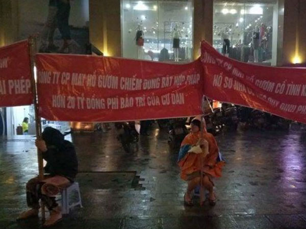 Bán nhà đất lên chung cư: Mẹ con ly tán, cả tuần ăn bánh mỳ