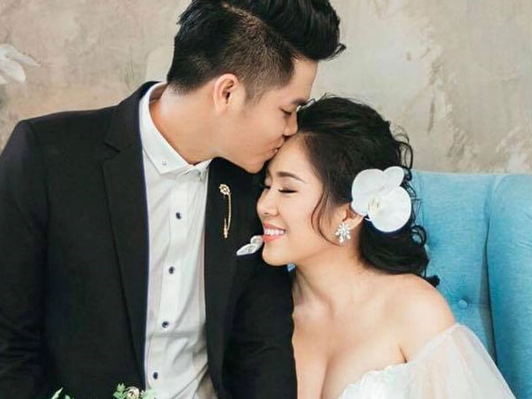 Lê Phương và chồng kém tuổi công bố ảnh cưới