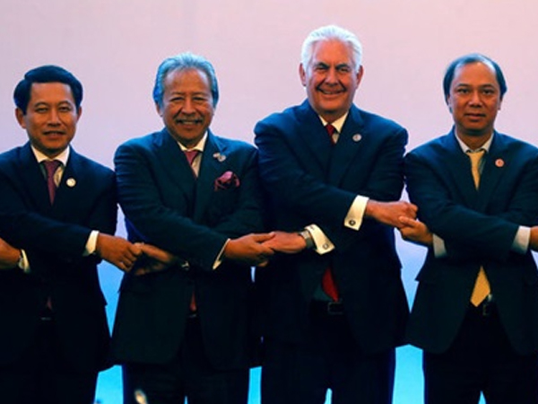 ASEAN ra thông cáo chung, kêu gọi tránh quân sự hóa ở Biển Đông