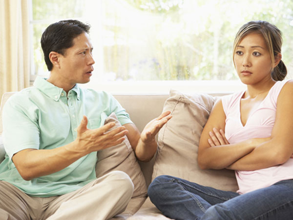 Méo mặt vì "bệnh ngôi sao" của chồng