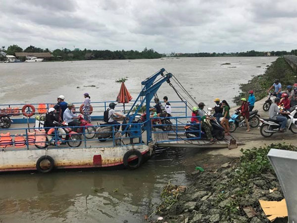 Ảnh: Tất bật xây bến, trạm dừng tuyến buýt sông đầu tiên ở TPHCM
