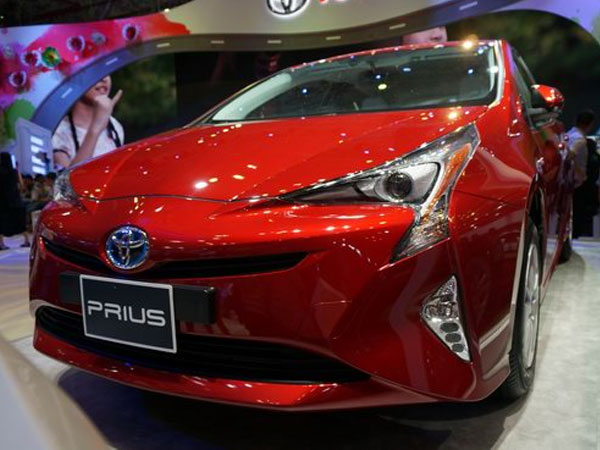 Cận cảnh "xe xanh" Toyota Prius 2017 ở Việt Nam