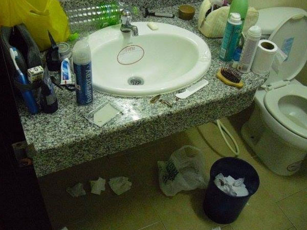 Nỗi khổ của nhân viên dọn phòng và tâm sự “Người Việt vô cùng bê bối”