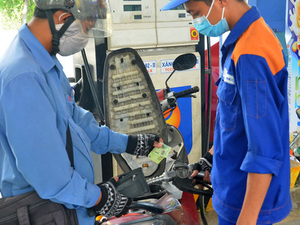 Xăng dầu cạnh tranh nửa vời