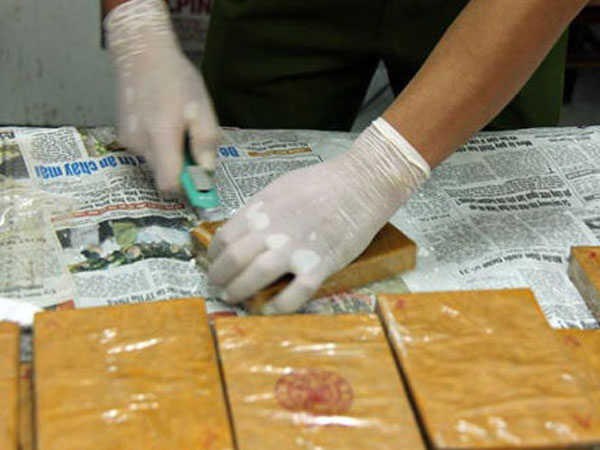 Đối tượng giấu 30 bánh heroin trong thùng loa