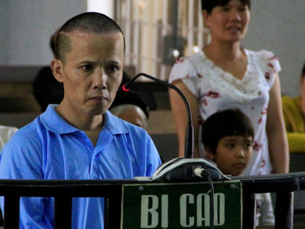 Dùng búa đánh chết vợ vì hỏi mà không trả lời