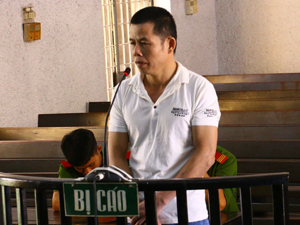 Hiếp dâm con gái 7 tuổi của “vợ hờ”