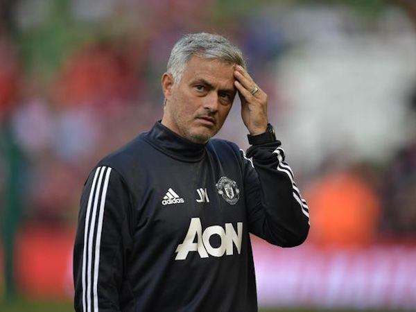 HLV Mourinho lập kỷ lục chi tiêu 1 tỷ bảng