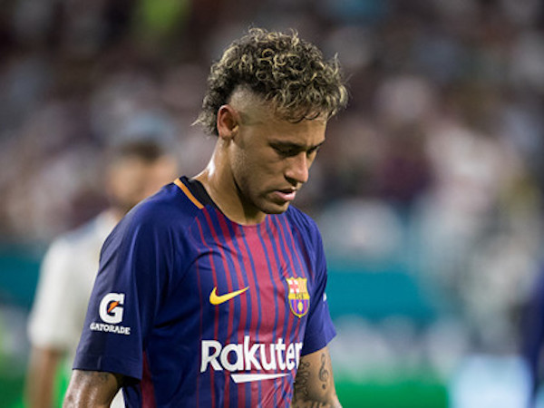 Neymar bị fan chửi rủa trong trận giao hữu của Barca
