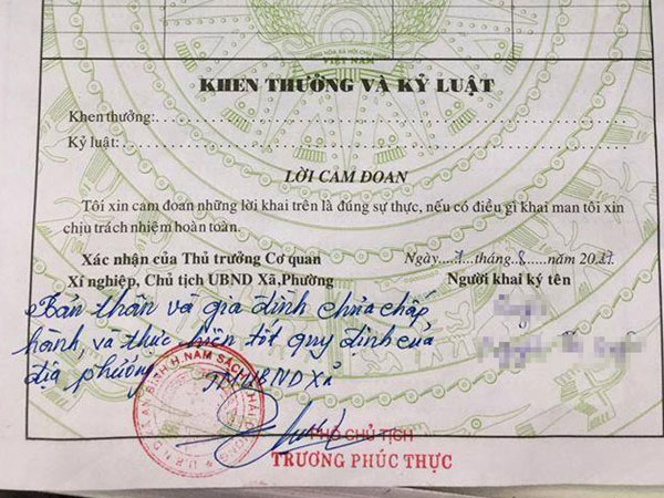Phó chủ tịch xã phê bình cả nhà cô gái khi xác nhận sơ yếu lý lịch