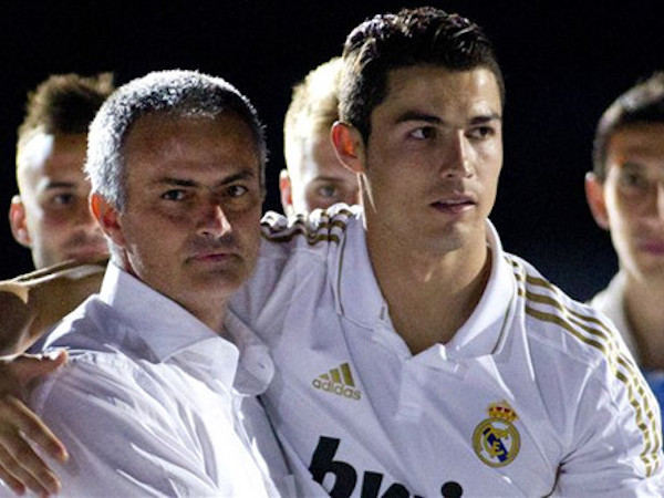 Ronaldo tái ngộ Mourinho: Tình thầy trò vừa đấm vừa xoa