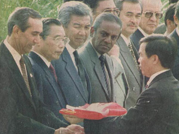 Trắc trở vào phút chót khi Việt Nam đàm phán gia nhập ASEAN