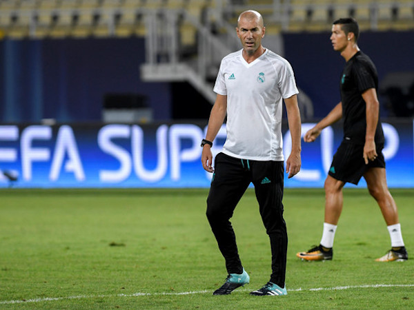 Zidane phản pháo phát biểu của Mourinho về Bale