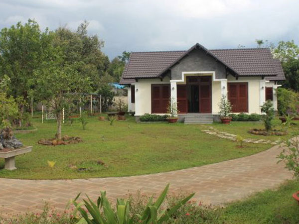 Không đập bỏ nhà vườn trái phép trên đất của Phó ban Tổ chức Tỉnh ủy
