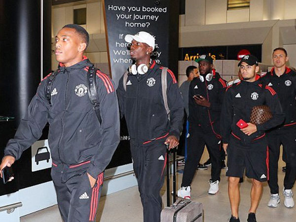 Mourinho rát mặt vì "bỏ rơi" Martial, Conte cướp sao Arsenal