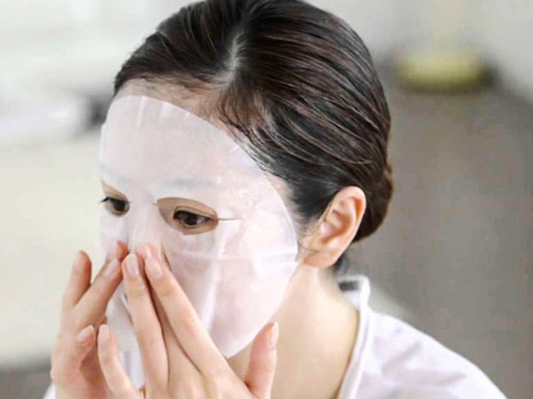Nếu bạn chưa bao giờ đắp mặt nạ giấy ấm nóng, hãy thử một lần rồi bạn sẽ “nghiện” luôn đấy