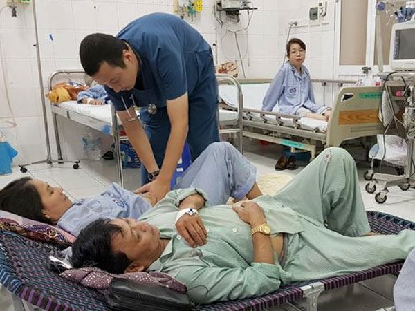 Sốt xuất huyết: Nhà giàu cũng bị từ chối nhập viện vì quá tải