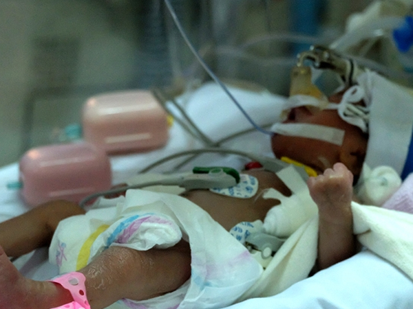 Bé gái vừa chào đời đã lên cơn nghiện ma túy
