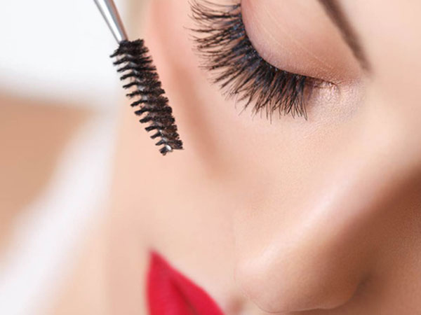 Dùng mascara không trôi cũng phải tẩy trang đúng cách, không phải qua loa là được đâu