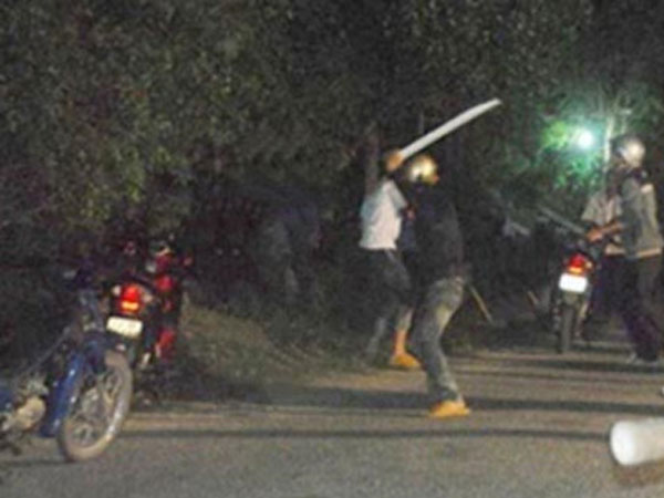 Hỗn chiến kinh hoàng sau tiếng nẹt pô, một thanh niên bị đâm chết