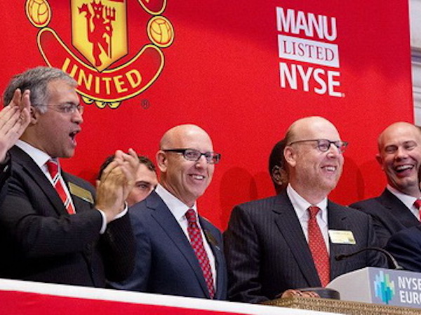Nhà Glazer bán thêm 2% cổ phiếu của Man Utd