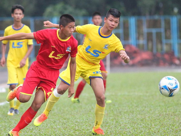 Những pha vào bóng kinh hoàng của cầu thủ U15 SLNA vs U15 Viettel