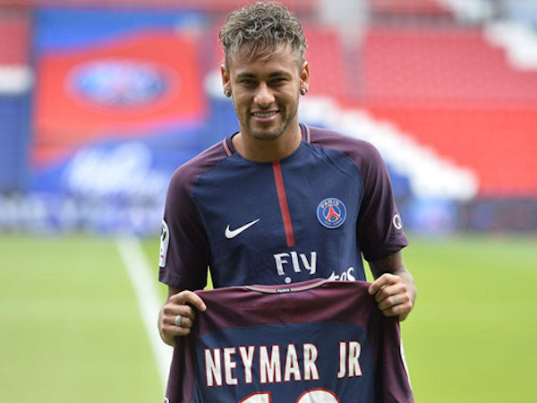 Vụ Neymar xuất hiện thêm một biến cố