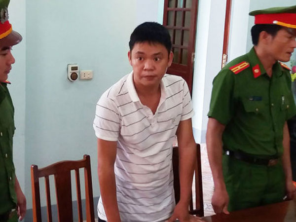 ​Bắt trạm trưởng trạm bảo vệ rừng để cây quý bị chặt