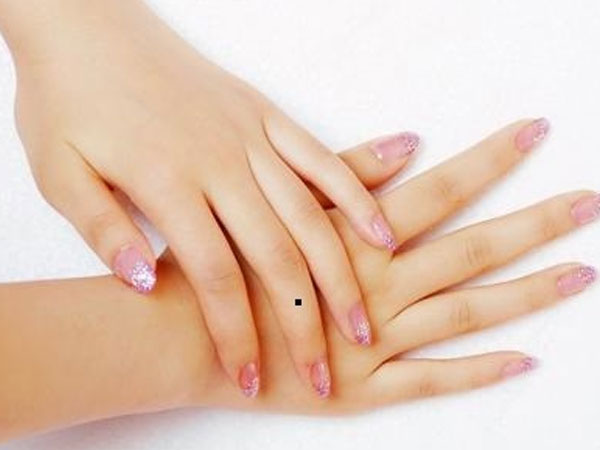 Câu nói: "Nốt ruồi ở tay ăn vay cả đời" liệu có đúng?