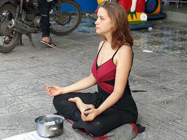 Khách Tây ăn xin: Câu chuyện nhức nhối không chỉ ở Việt Nam