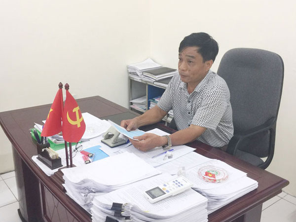 Kiểm điểm Chủ tịch xã ở Hà Nội phê bình cả gia đình trong lý lịch tân sinh viên