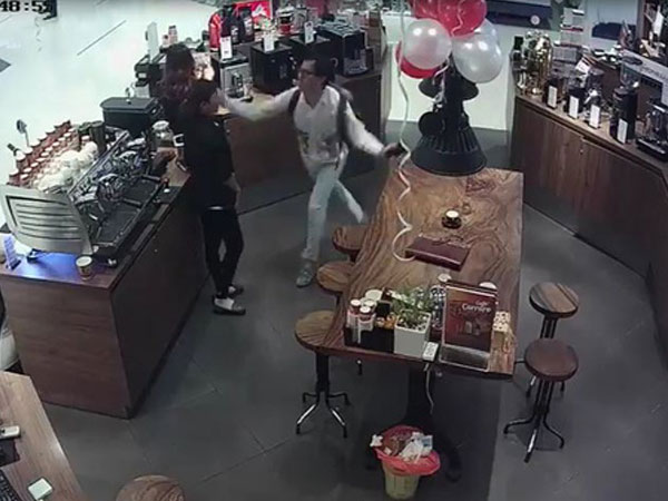 Nữ nhân viên mang thai kể lúc bị chủ chuỗi tiệm trà - cafe nổi tiếng Sài Gòn bạt tai ở TTTM