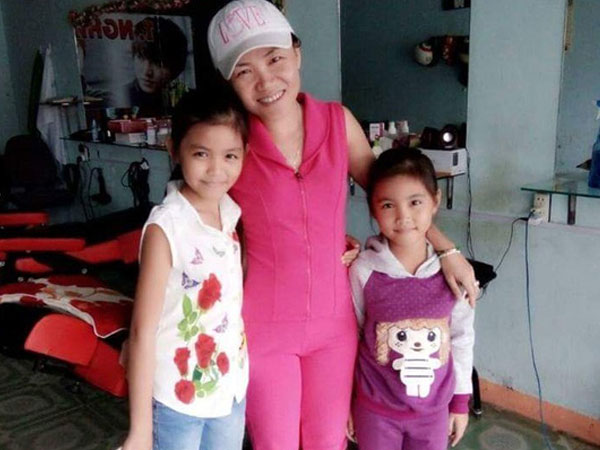 Thưởng "nóng" nữ công nhân nghèo trả lại chiếc ví có tiền triệu