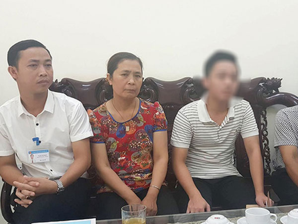 Vụ tân sinh viên bị phê “chưa chấp hành”: Đính chính của xã vẫn sai?