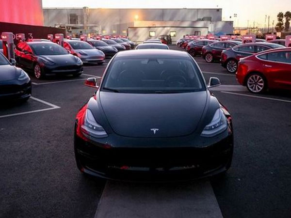 Xe điện "bình dân" Tesla Model 3 chính thức ra mắt