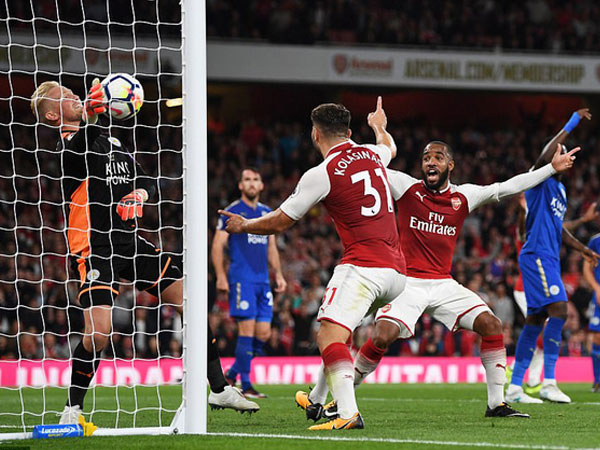 Arsenal 4-3 Leiscester: Bữa tiệc bàn thắng