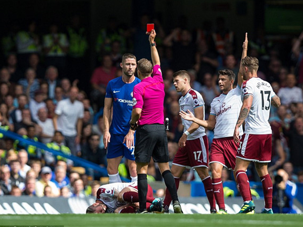 Chelsea thất thủ trong trận mở màn "điên rồ" giải Ngoại hạng Anh