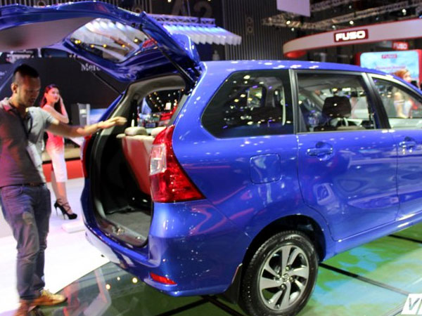 Dân ô tô nỗi sợ "cô hồn": Showroom lạnh lẽo, khách lắc đầu bỏ đi