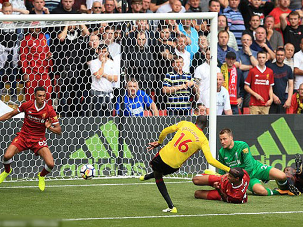 Phòng ngự tệ hại, Liverpool nhận trái đắng ngày khai màn đúng phút bù giờ
