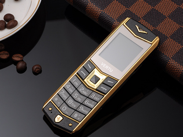 Vertu vỡ nợ, điện thoại siêu sang thanh lý giá bằng 1/10