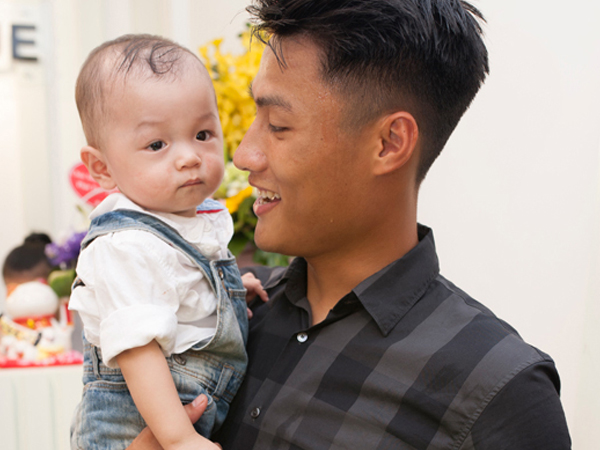 Sau khi "bỏ rơi" Ly Kute, Mạc Hồng Quân đã trở thành người cha có trách nhiệm?